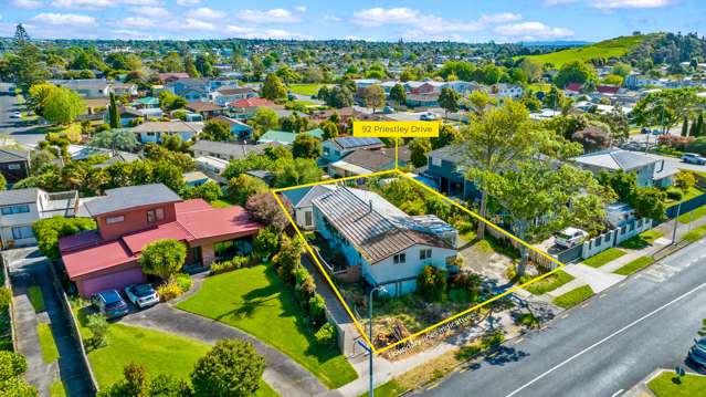 Home & Minor dwelling on 607 sqm in Macleans Zone