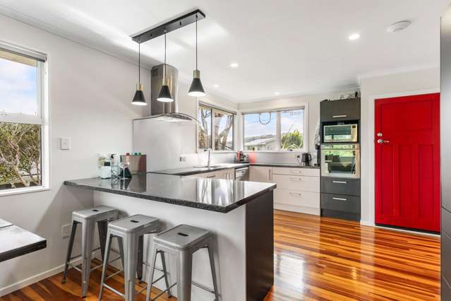 5 Pauline Way Paparangi_2