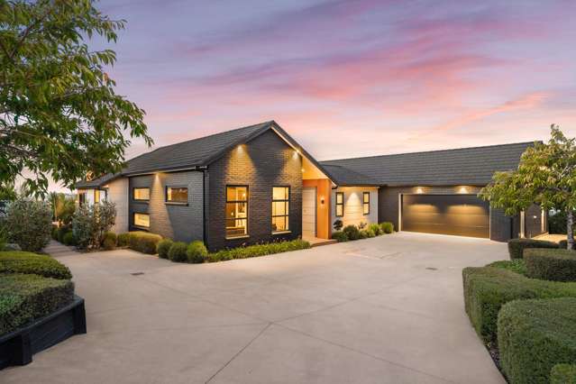 PUKEKOHE HILL PRIVACY, POOL & VIEWS