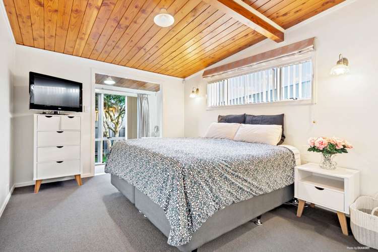 1/1 Stokes Avenue Te Atatu Peninsula_5