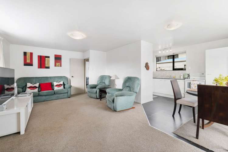 2/51 Redcrest Avenue Red Hill_3