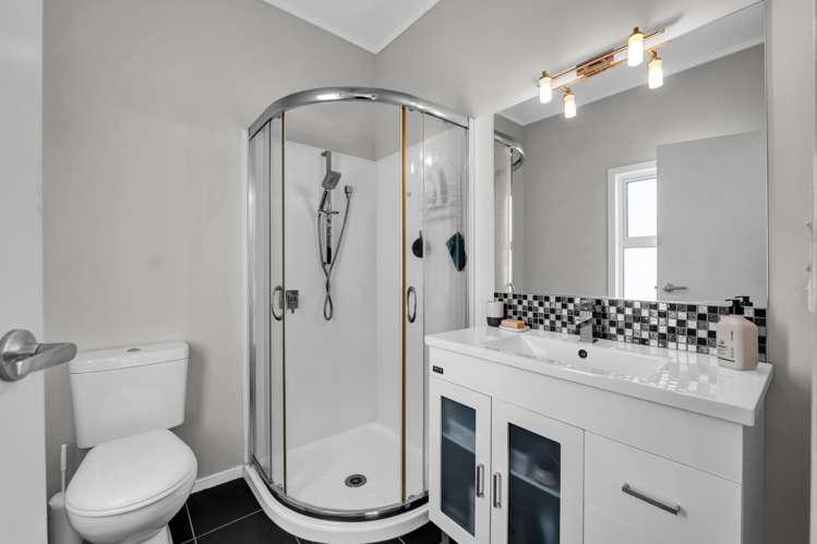 76 Paynters Avenue Strandon_11