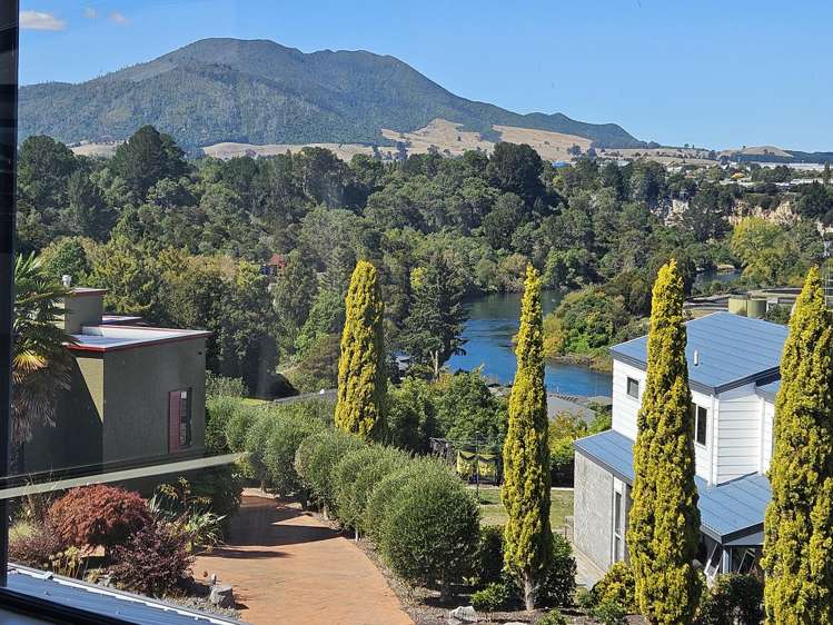 3 Julies Way Rangatira Park_31