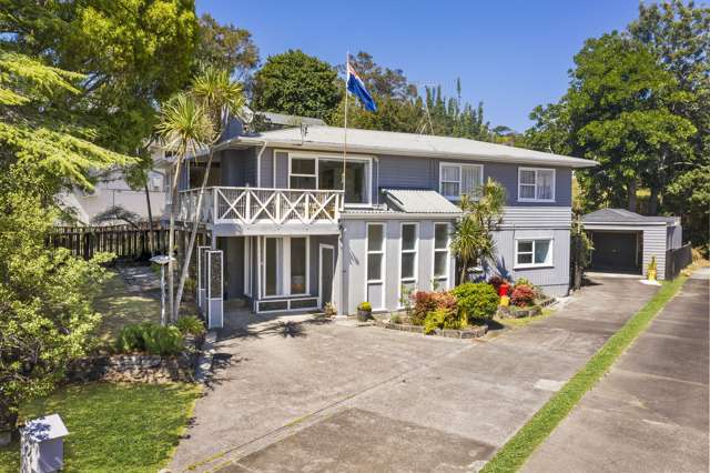 32 Dolbear Street Titirangi_1