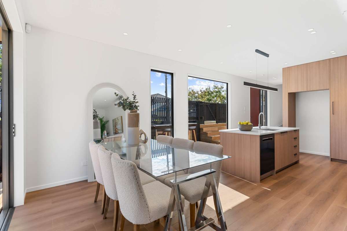 26-28 Weybridge Crescent_5