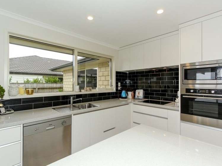 9 Honeyfield Drive Whalers Gate_17