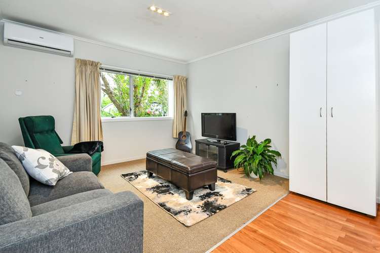 2/10 Portadown Avenue Pakuranga Heights_12