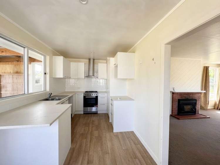 280 Riverhead Road Riverhead_5