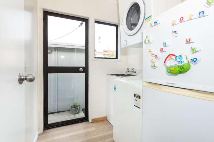 90 Flanshaw Road Te Atatu South_13