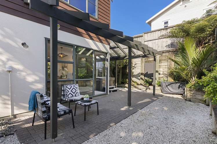 2/20 Quadrant Road_2