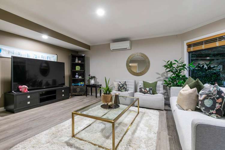 3 Oakford Park Crescent Greenhithe_11