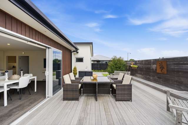 Stylish, Sunny & Seriously Spacious!!