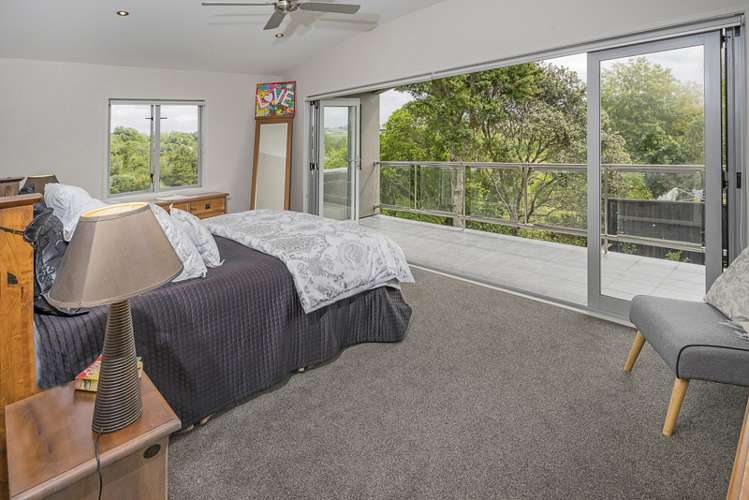 20a Oliver Twist Avenue Mellons Bay_11