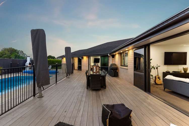 1 Coach Road Kingseat_25