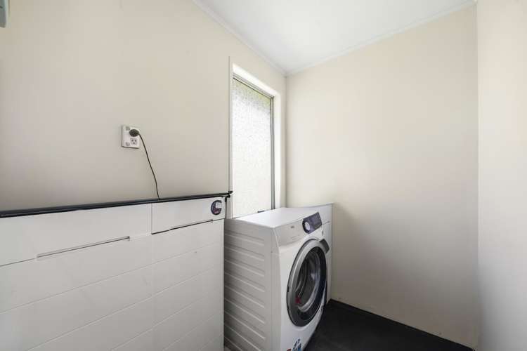 6 Theban Place Totara Vale_6