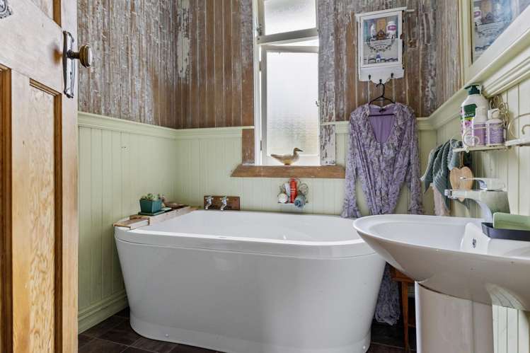 312 Whangamata Road Kinloch_24