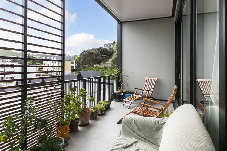 304/11 Jean Caldwell Way Island Bay_10