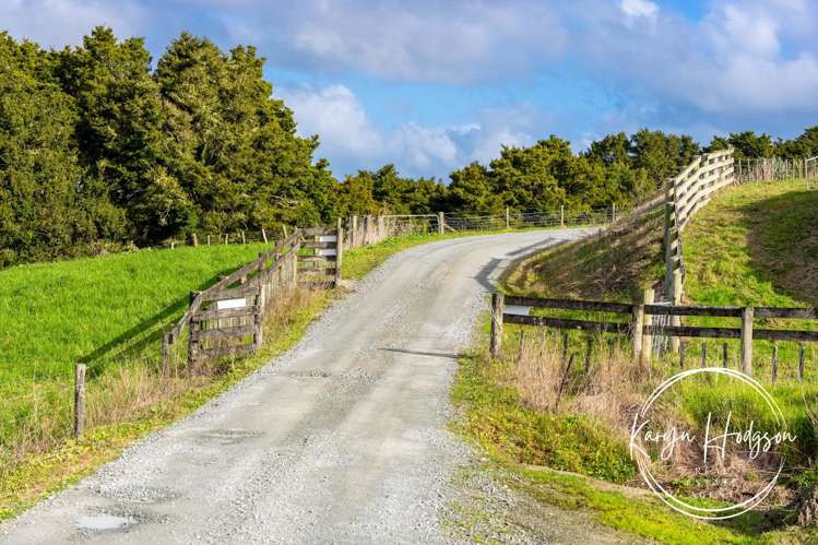 55 Puriri Glade Maungaturoto_29