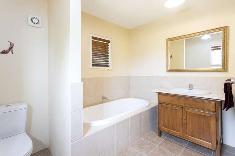 6 Main Road Governors Bay_12