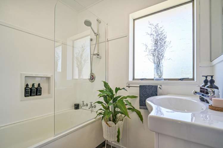 1655 Middle Road Poukawa_10