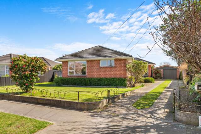 Live It Up on Liverton Crescent!