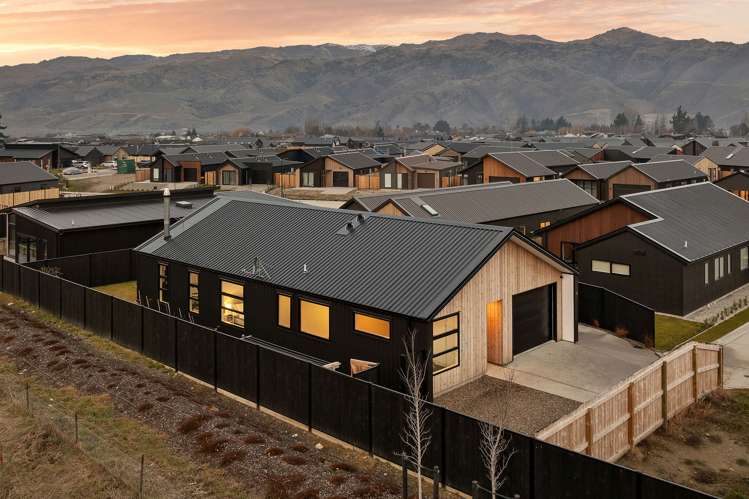 75 Magnum Drive Cromwell_17