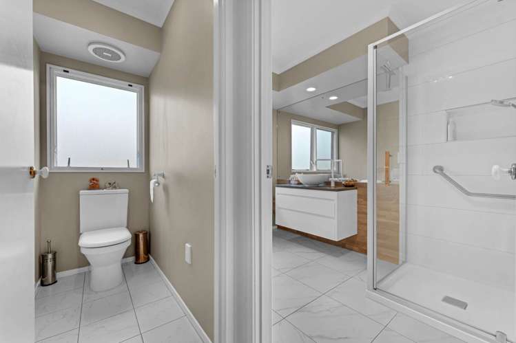 8 Headcorn Place Botany Downs_21