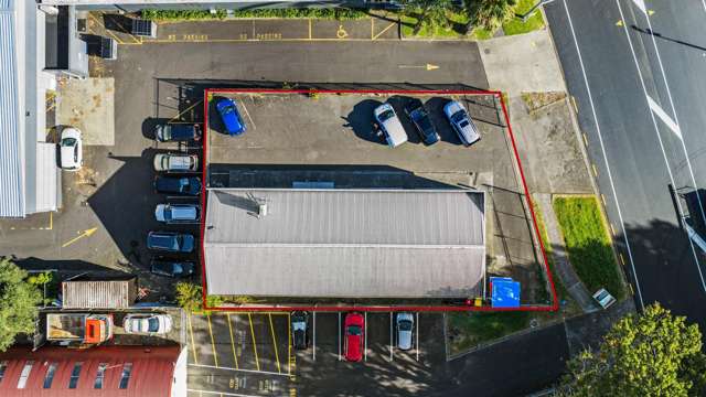 Freehold standalone trade retail