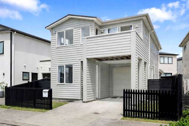 Modern Family Living in a Prime Hobsonville