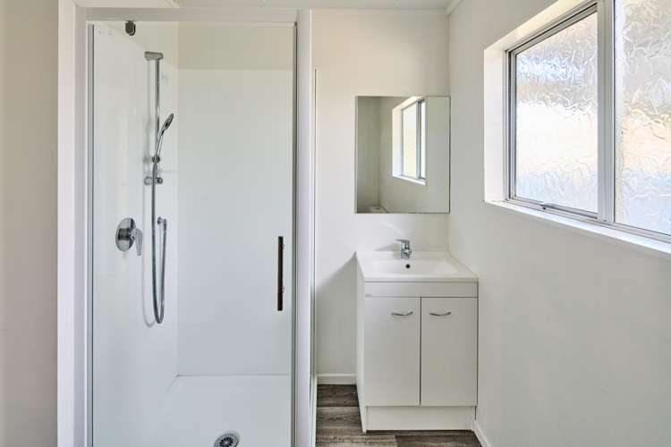 1 Weymouth Grove Wainuiomata_13