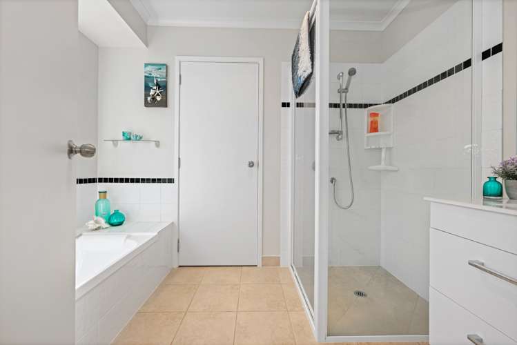 35 Stoneleigh Drive Chartwell_17