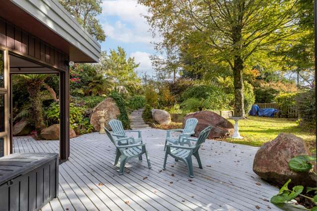 Four bedrooms with studio in top street