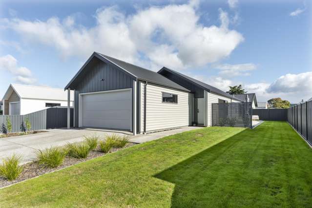 Near New in The Plains! BEO $829,500