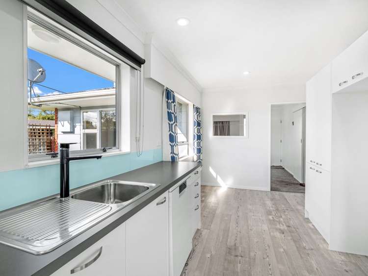 10 Hollows Crescent Takaro_14