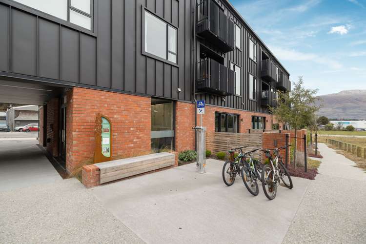 210/98 Gorge Road Queenstown_11