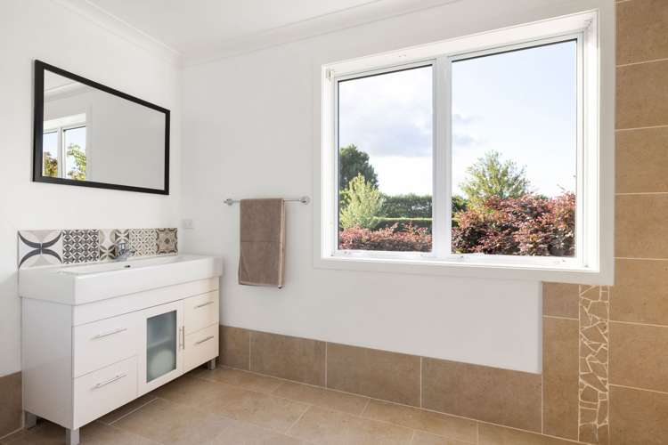 8 Judge Road Rotoorangi_16