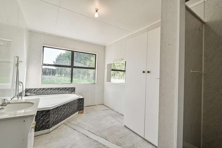 25 Stock Road Pakipaki_11