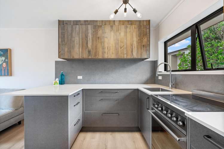 2/1 Forsythe Place Massey_6