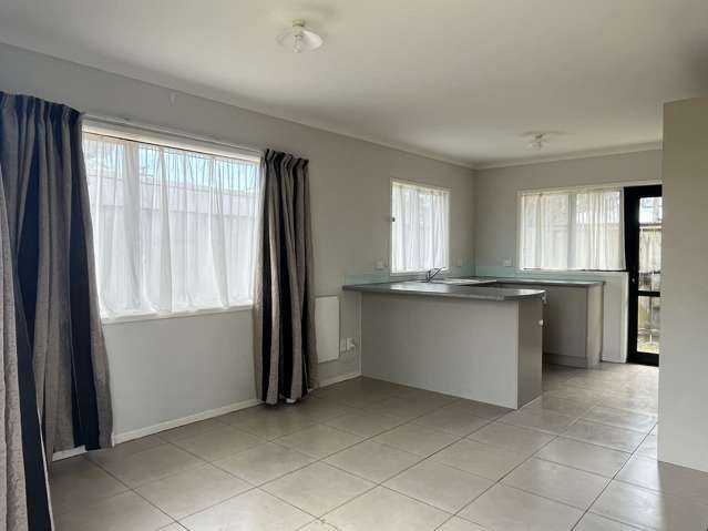 3/2 Swan Crescent Pakuranga_2