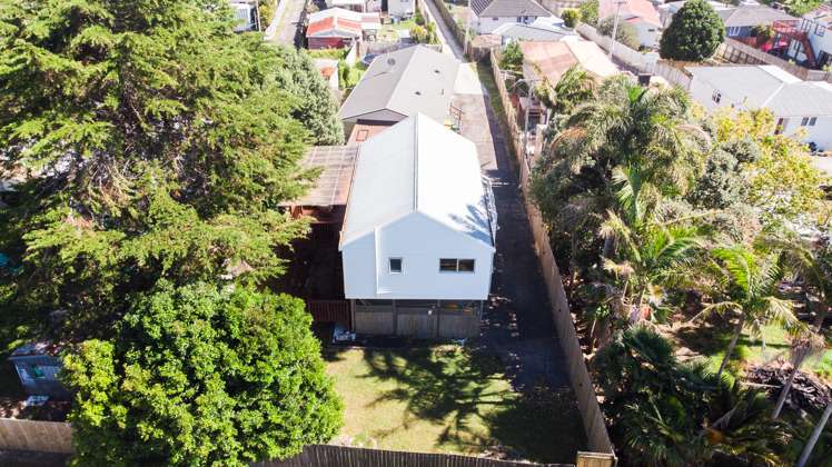 2/13 Fairclough Road Beach Haven_14