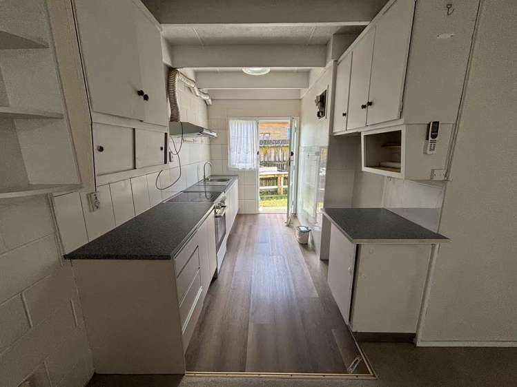 2/66 Flanshaw Road Te Atatu South_3