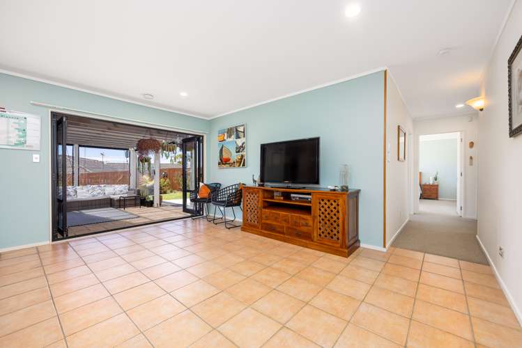 5 Alec Craig Way Gulf Harbour_11