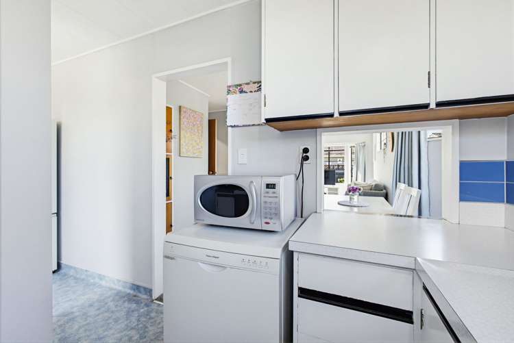 2/37 Middle Road Havelock North_11