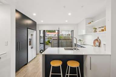 2/12 Stanley Street_4