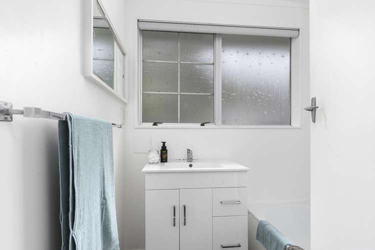 6 Cyril Way Paparangi_8