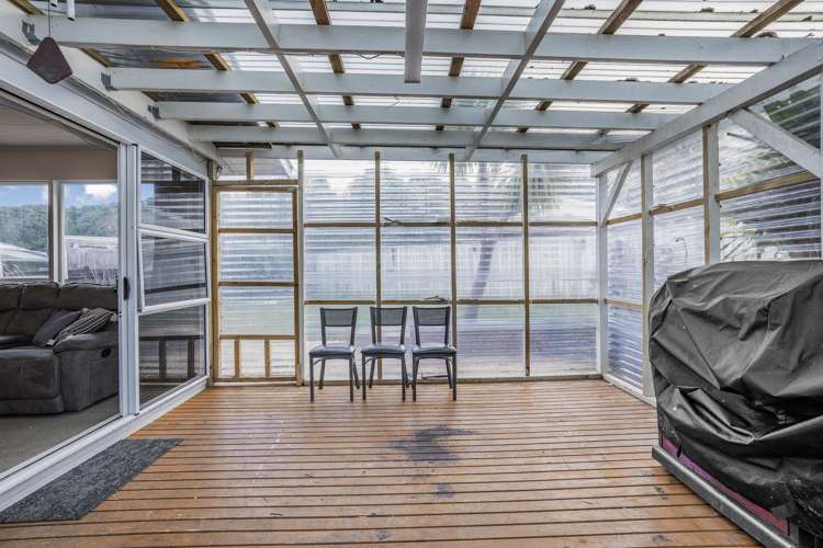 18 Kumeroa Grove Wainuiomata_16