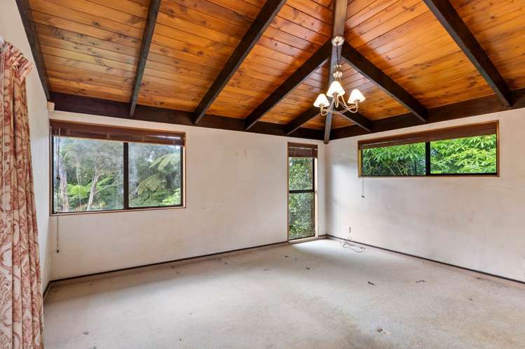416 Scenic Drive Waiatarua_5