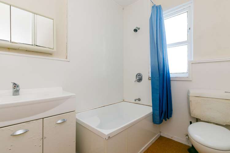 117 The Parade Island Bay_19