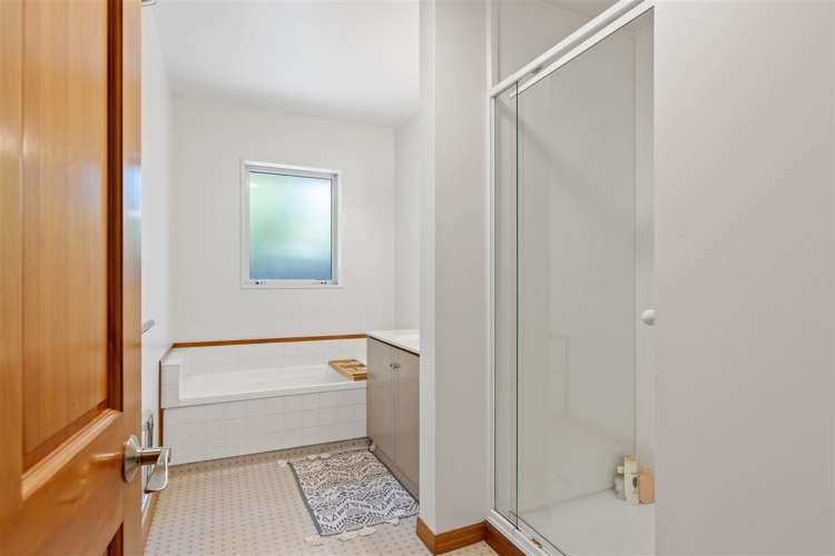 15 Apsley Drive Russley_12