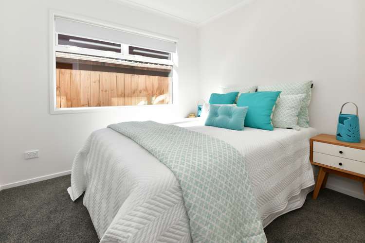 16b Forest Glen Orewa_14